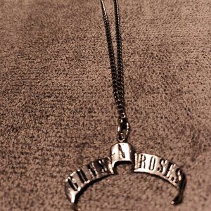 SILVER TONE GUNS N ROSES NECKLACE